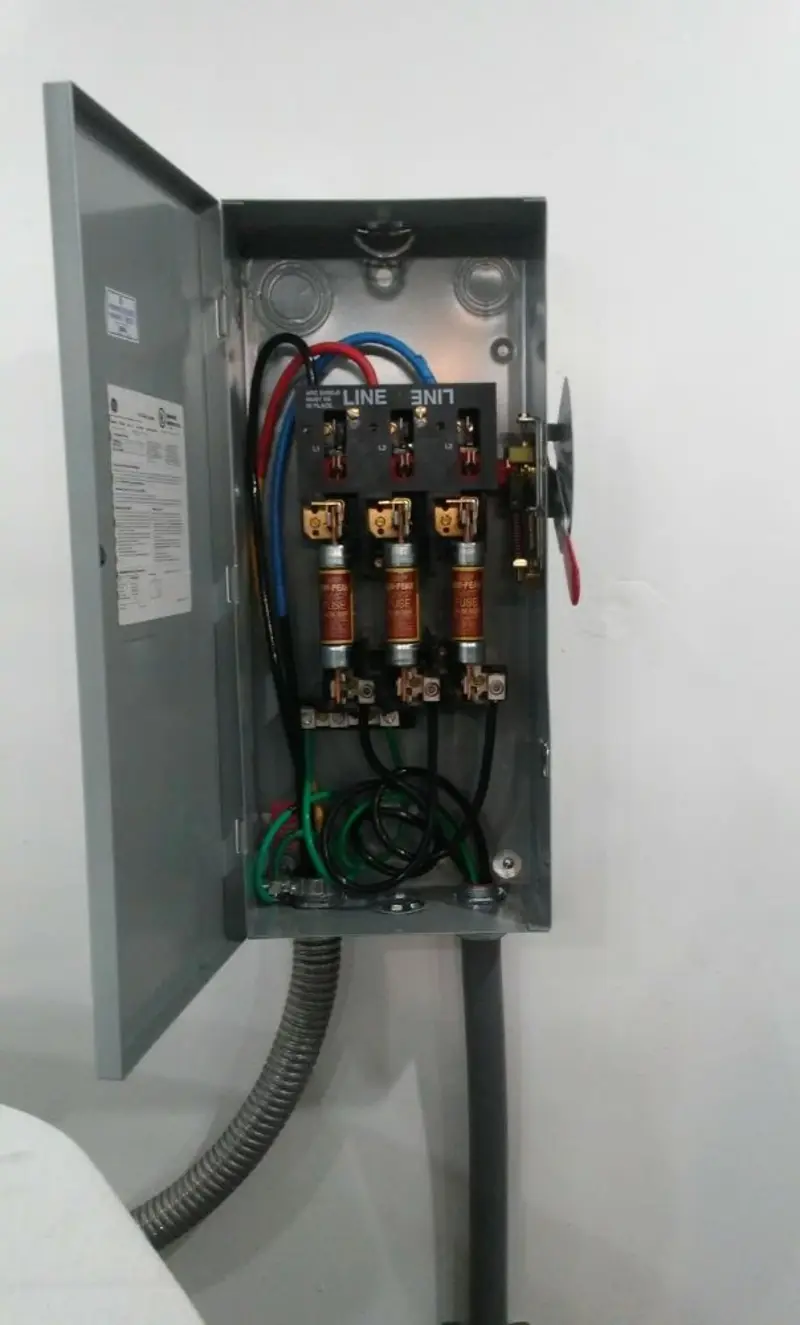 Three-phase disconnect switch installed for Smoke Detector Installation in Whetstone